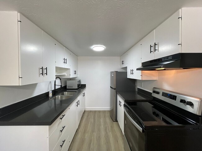 Building Photo - Beautifully Remodeled 2-Bedroom Duplex by Provo River Trail