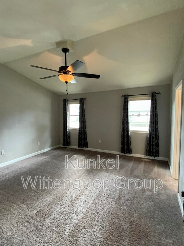 Building Photo - 1721 Spruce Hill Dr