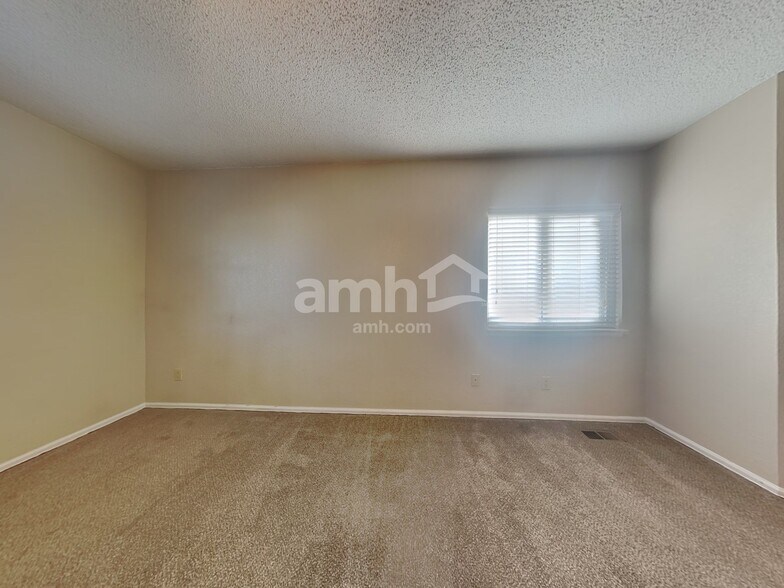 Building Photo - 12032 Forest St