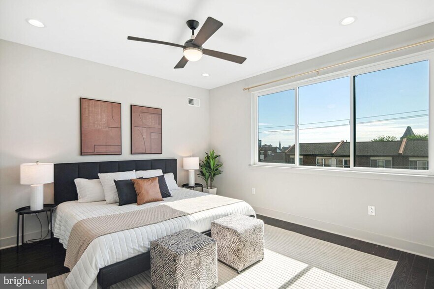 Building Photo - 670 N 13th St