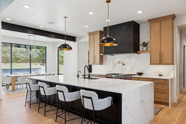 Building Photo - 7705 Dante Dr