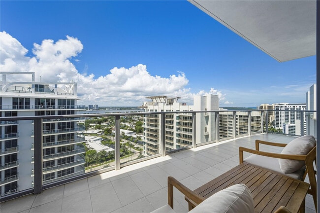 Building Photo - 3100 N Ocean Dr