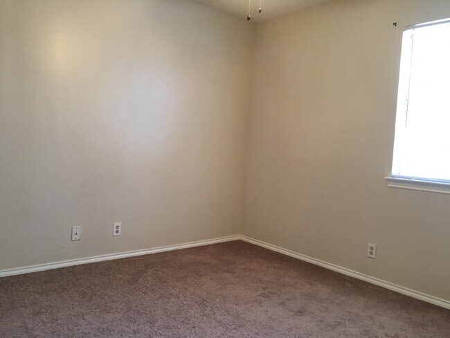 Building Photo - 906 Sirocco Dr