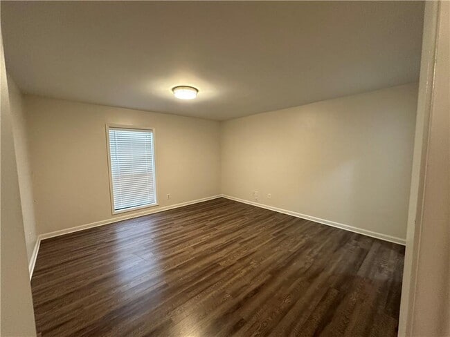 Building Photo - 303 River Run Dr