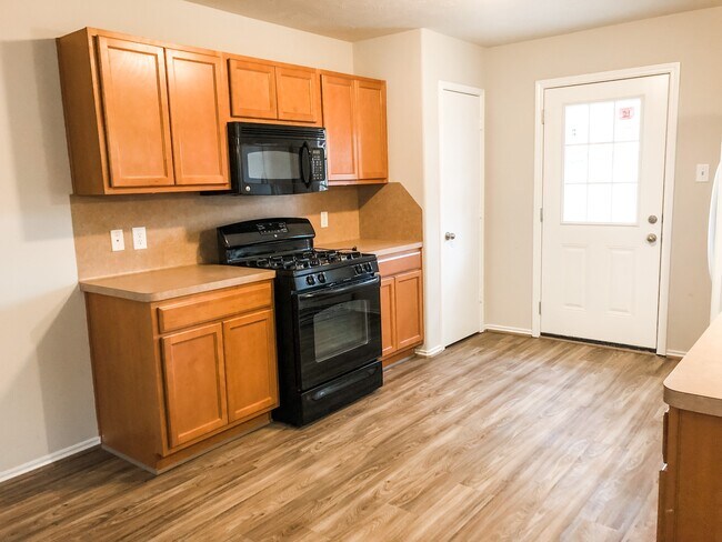Building Photo - 33126 Cottonwood Bend