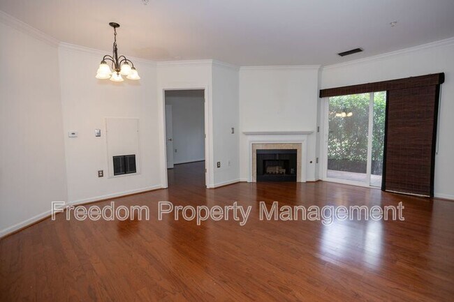 Building Photo - 2204 Westcourt Ln