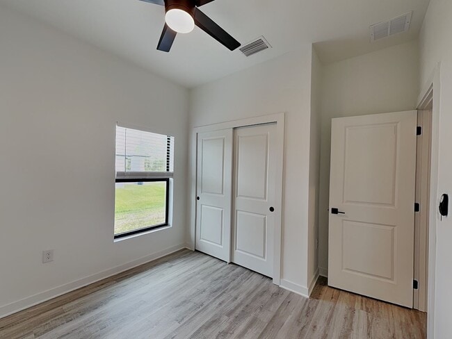 Building Photo - 2434 Quentin Ave S