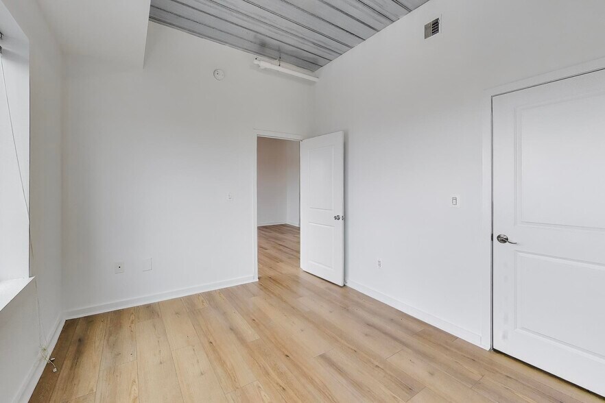 Building Photo - 5885 Colorado Ave NW