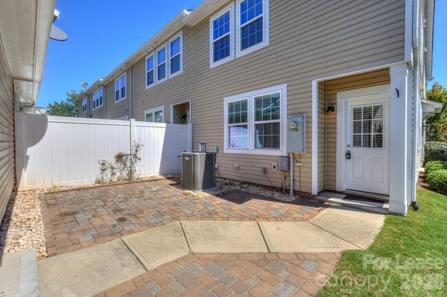 Building Photo - 8273 Viewpoint Lane