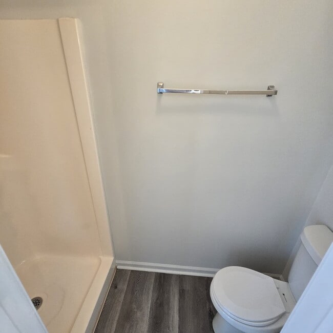 Building Photo - "Charming 3-Bed Retreat with 2.5 Baths on Cimmaron Court, Hampton!"
