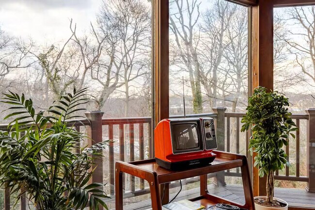 Building Photo - 2720 N Fillmore St