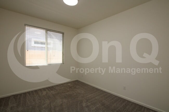 Building Photo - 5420 W Desert Hollow Dr