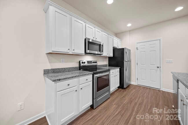 Building Photo - 711 Lackey St