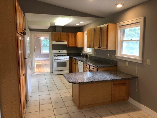 Building Photo - 121 Highland Dr