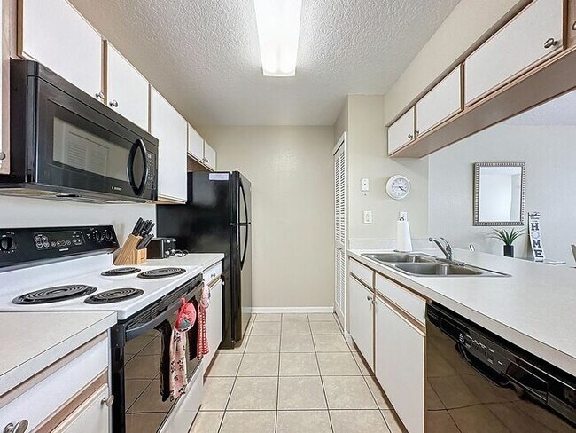 Building Photo - Condo at Villas at Island Club, Kissimmee