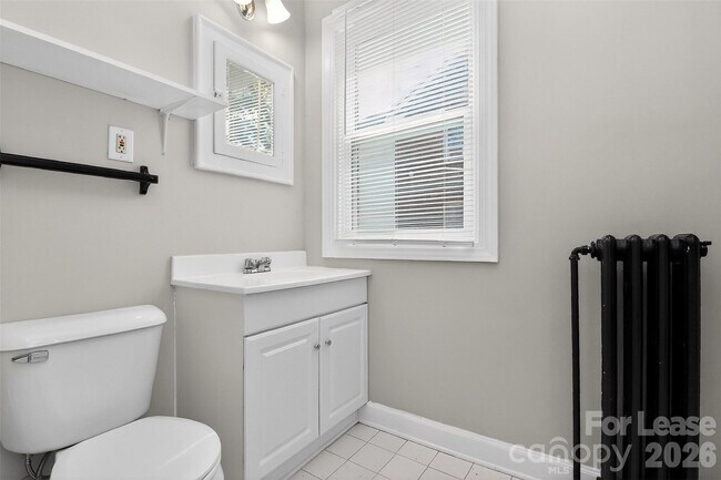 Building Photo - 1412 Park Dr