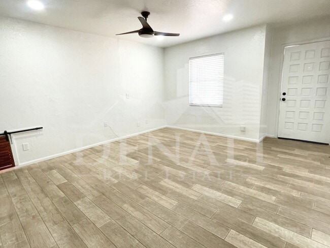 Building Photo - 423 S Terry Ln