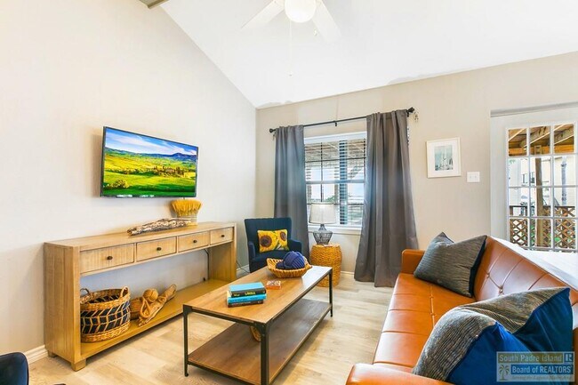 Building Photo - 113 W Sunny Isle Dr