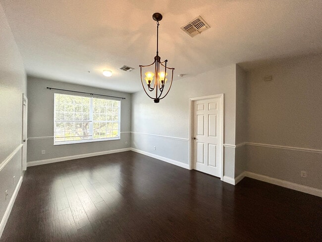 Building Photo - Spacious 2/2 Condo in Gated Orlando Commun...