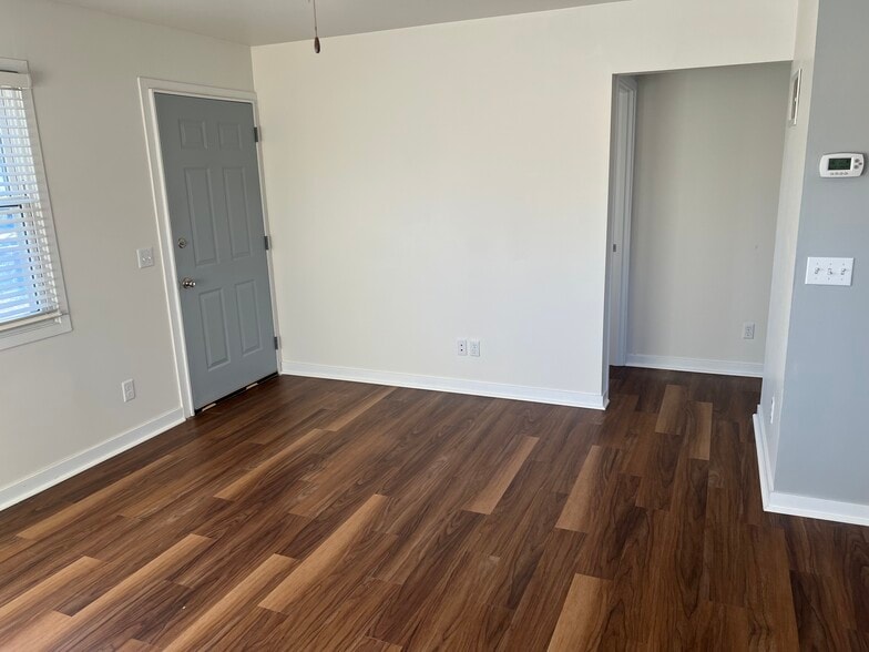 Building Photo - 2204 Arizona Ave