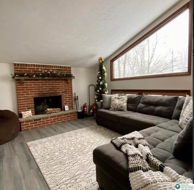 Building Photo - 3322 Woodland Dr