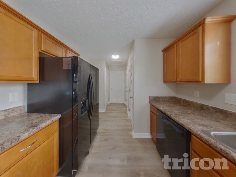 Building Photo - 4028 Deer Run Trce