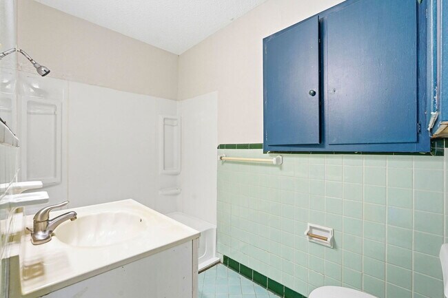 Building Photo - 1759 S Park