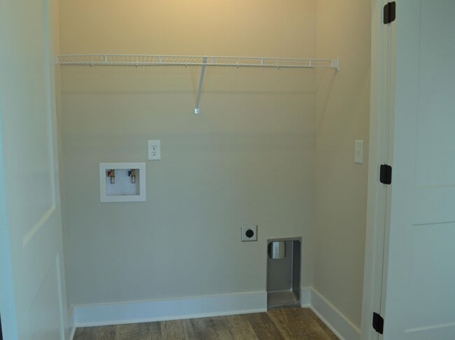 Building Photo - 803 Coles Ferry Pike