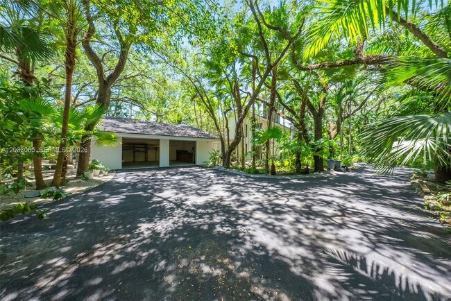 Building Photo - 5600 Oakwood Ln