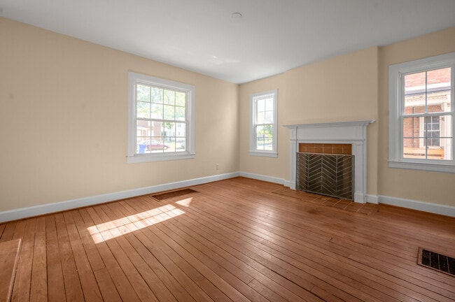 Building Photo - 494 Bob O Link Dr