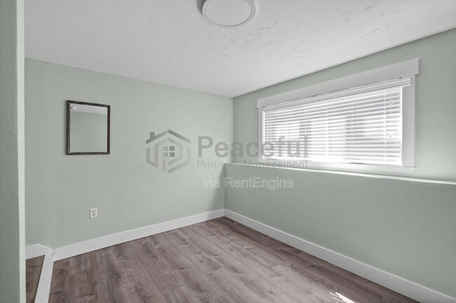 Building Photo - 1425 Mandalay Rd W