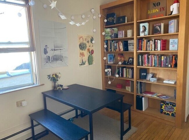 Building Photo - 3646 W Wrightwood Ave