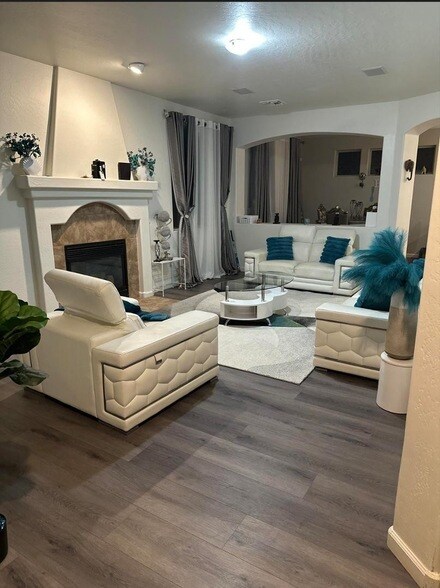 Building Photo - 6424 N Florence Ave