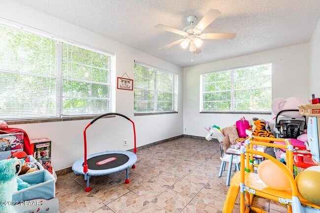 Building Photo - 1509 3rd St