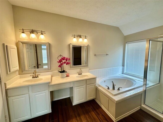 Building Photo - 5035 Chappel Hill Dr