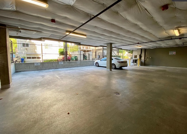 Building Photo - 4547 8th Ave NE