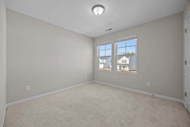 Building Photo - Small-Town Comfort Meets City Convenience | 2-Story Home for Rent | 4 Bedrooms, 2.5 Baths