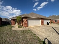 Building Photo - Great duplex for rent in Moore!