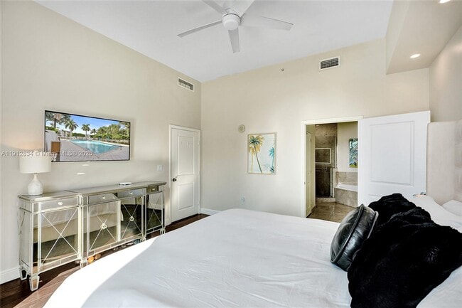 Building Photo - 7910 Harbor Island Dr