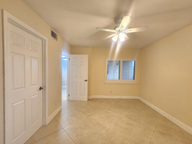 Building Photo - 3178 Via Poinciana