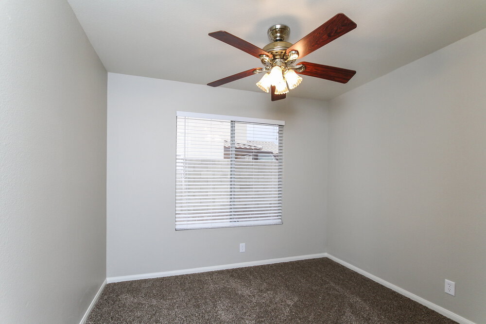 Building Photo - 932 Clubview Dr