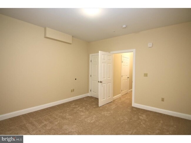 Building Photo - 1665 Kenton Rd