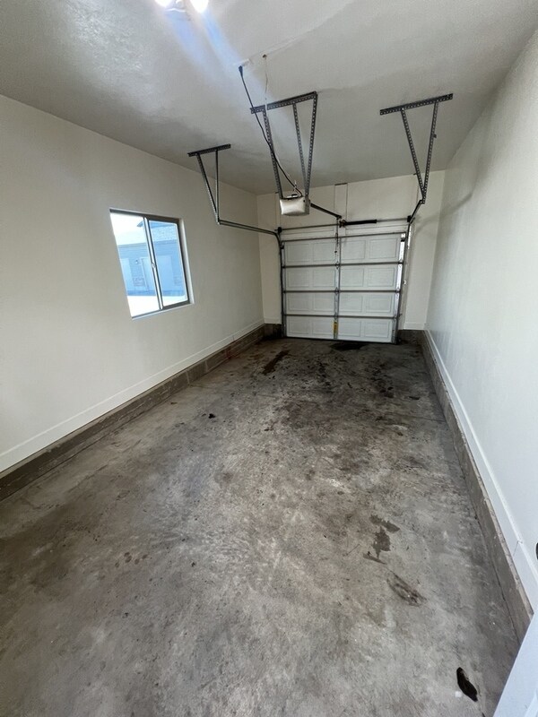 Building Photo - 385 480 W