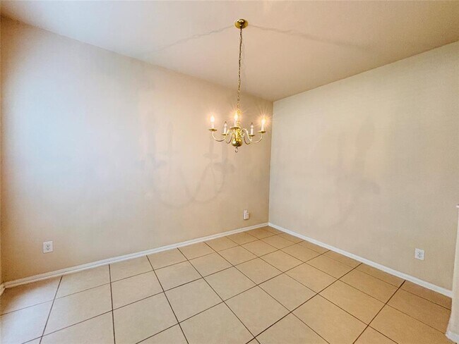 Building Photo - 14851 Fir Knoll Way