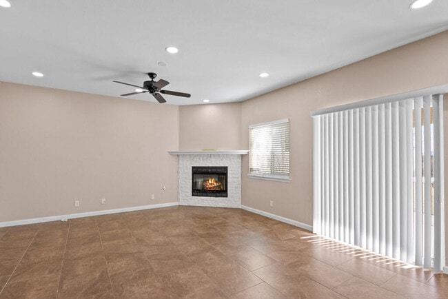 Building Photo - 1420 Desierto Rico Ave