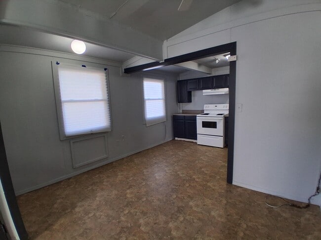 Building Photo - 619 Plum-