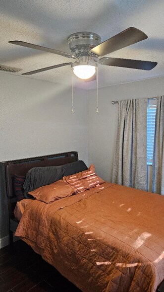Building Photo - 415 Lochmond Dr