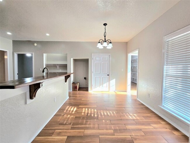 Building Photo - 6 Sunflower Cir