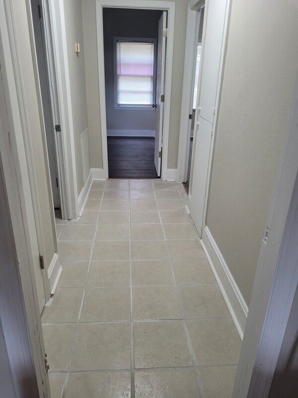 Building Photo - 207 Dogwood Dr