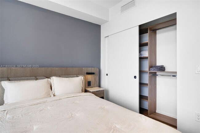 Building Photo - 580 72nd St